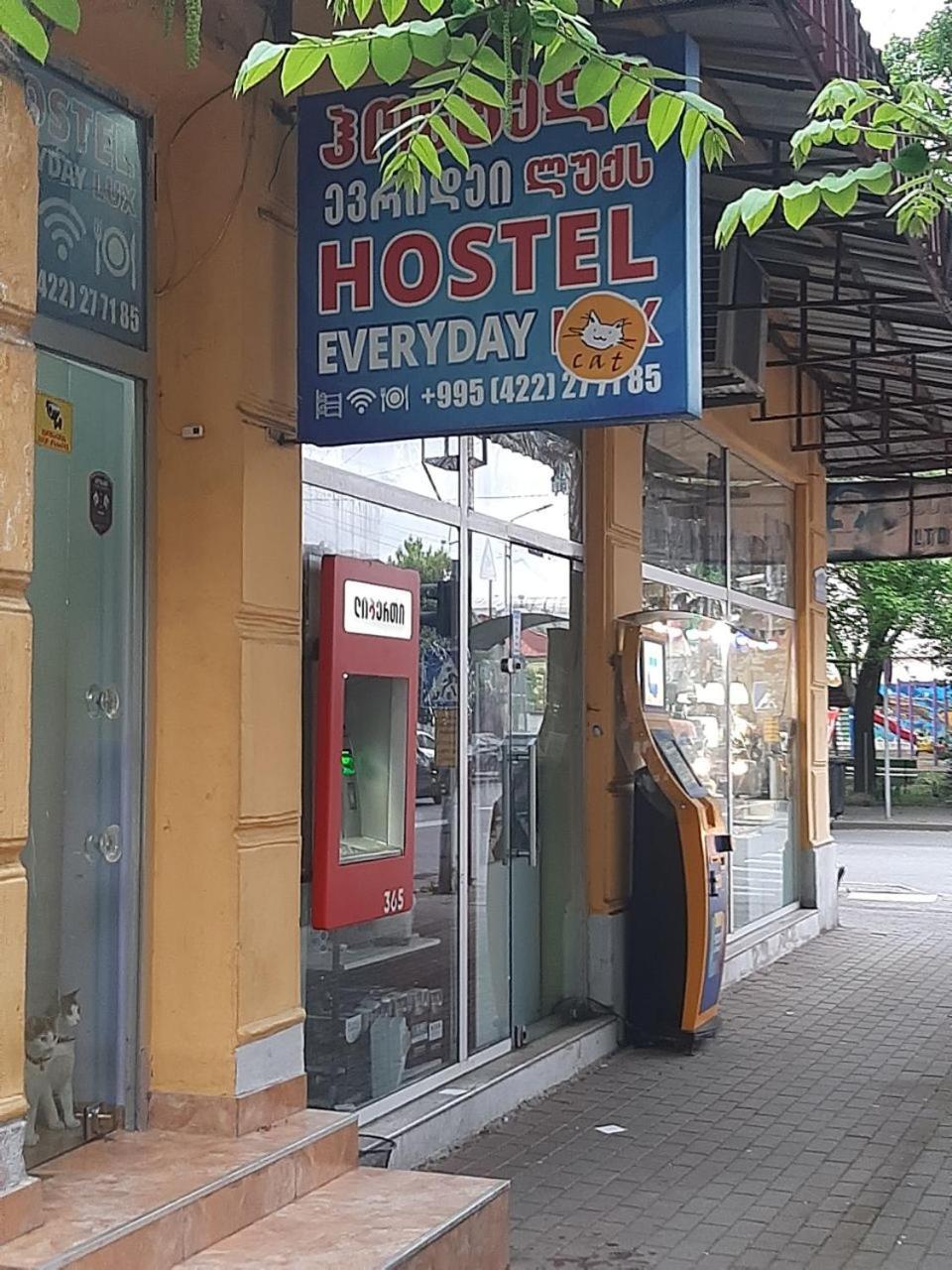 Everyday Cat Hostel Batumi Esterno foto