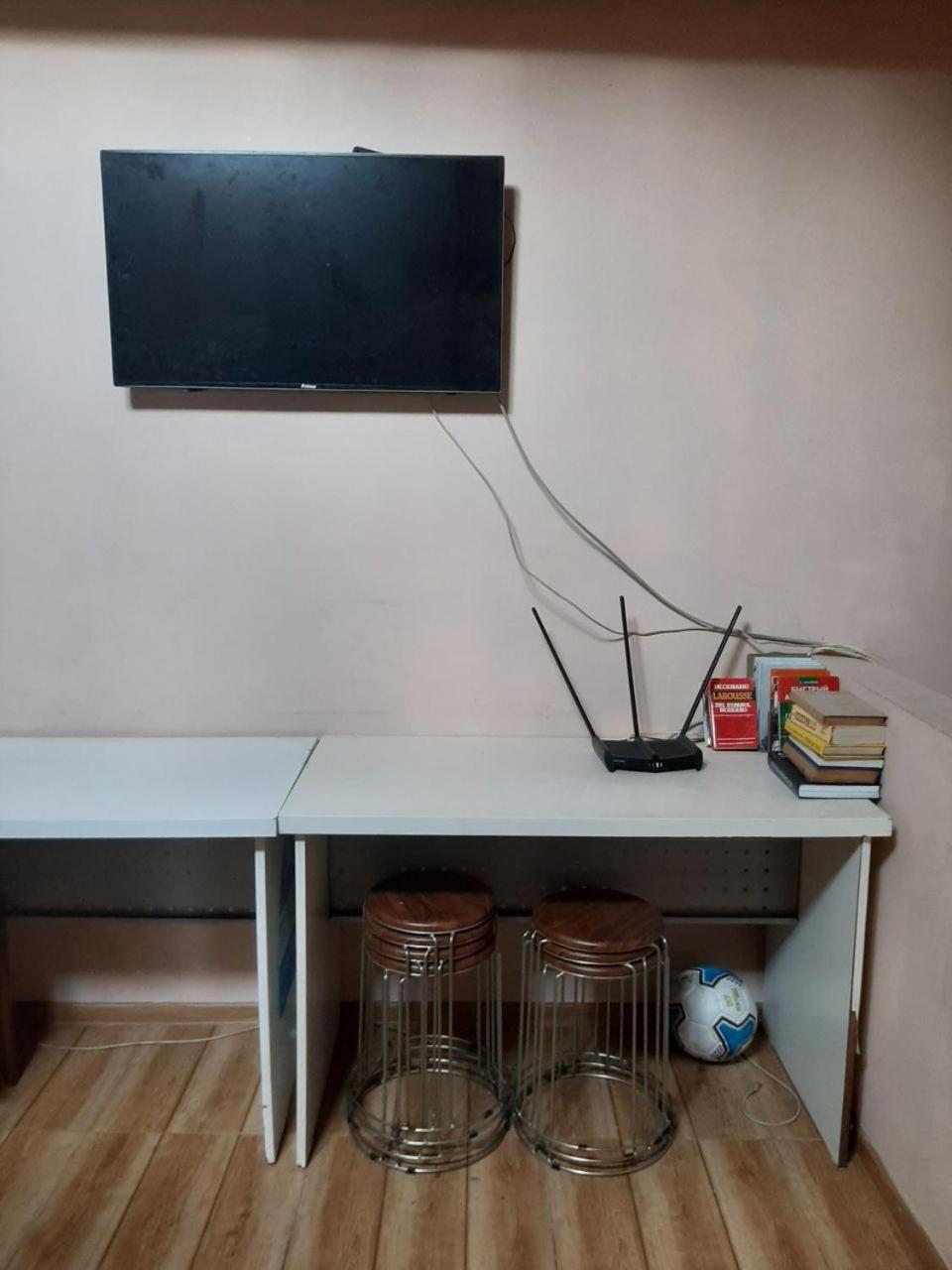 Everyday Cat Hostel Batumi Esterno foto