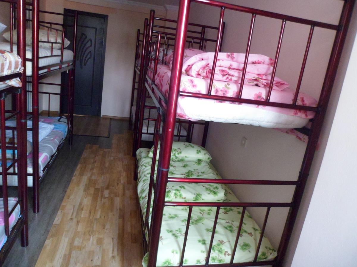 Everyday Cat Hostel Batumi Esterno foto
