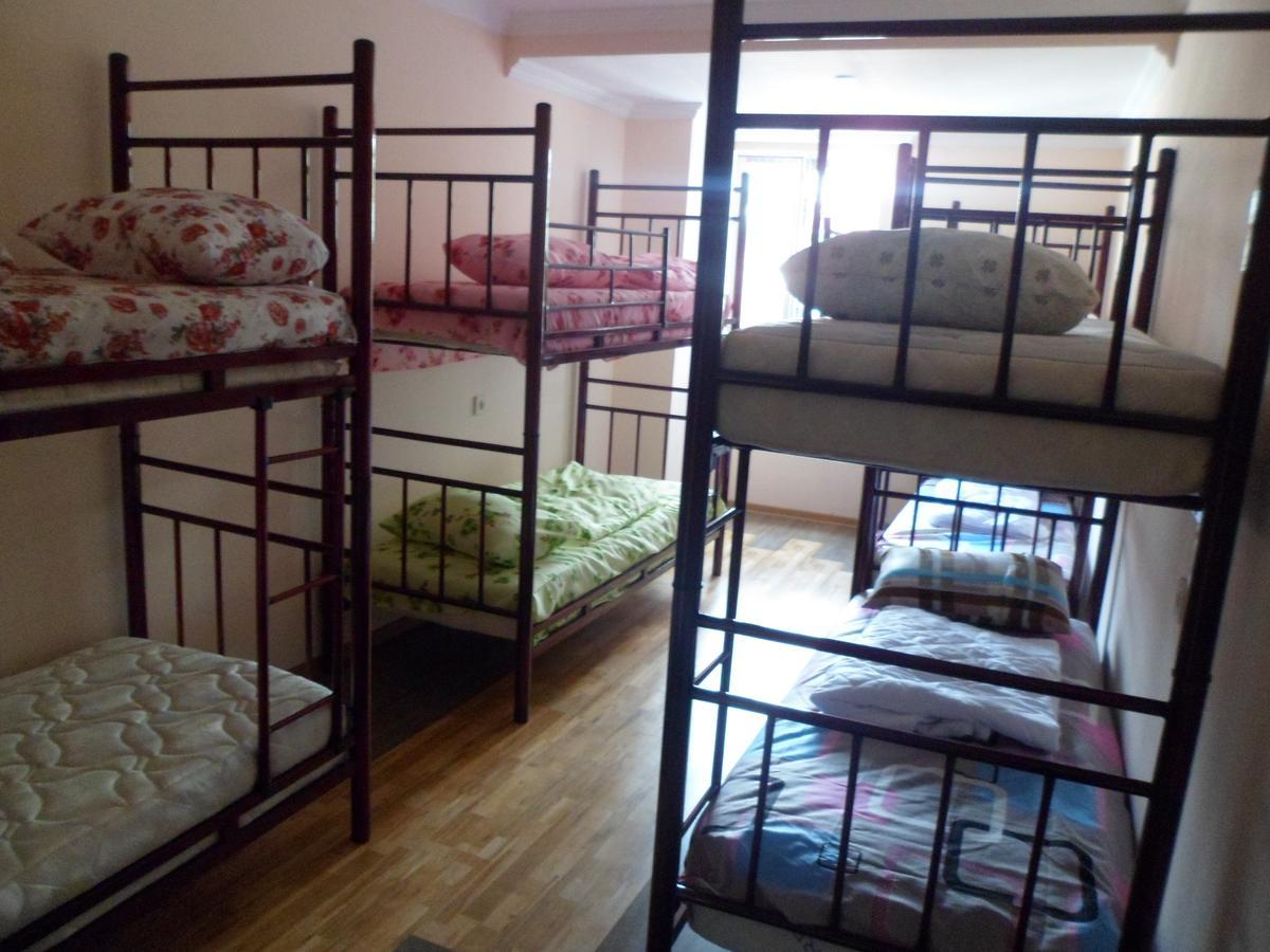 Everyday Cat Hostel Batumi Esterno foto