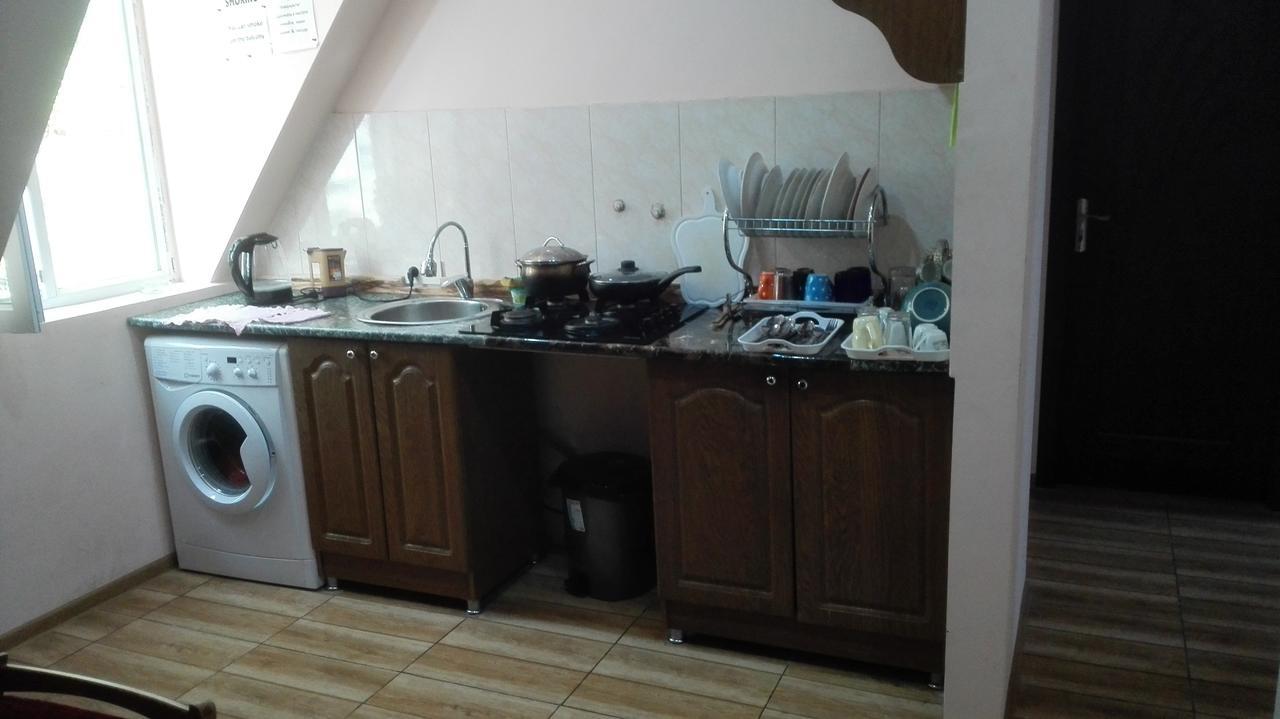 Everyday Cat Hostel Batumi Esterno foto