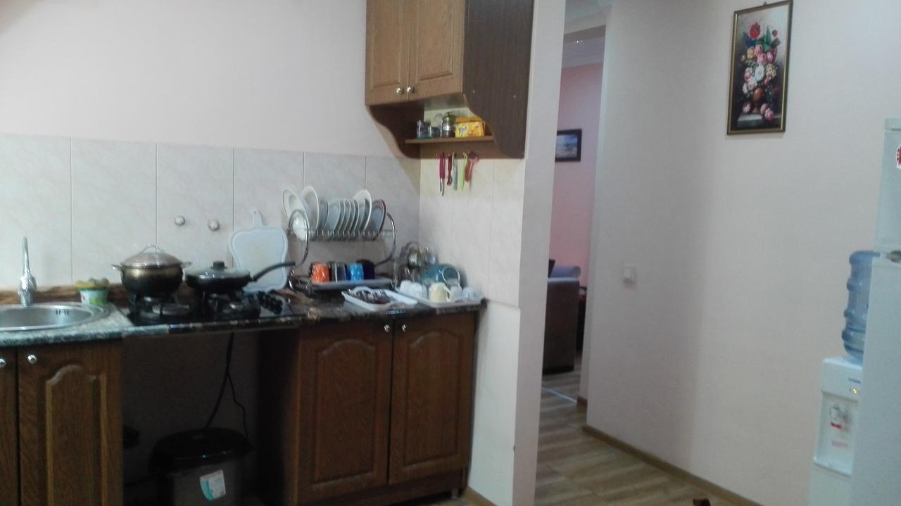 Everyday Cat Hostel Batumi Esterno foto