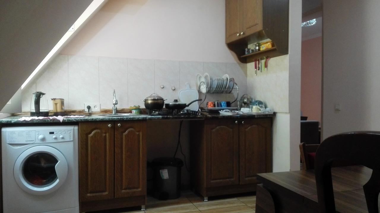 Everyday Cat Hostel Batumi Esterno foto