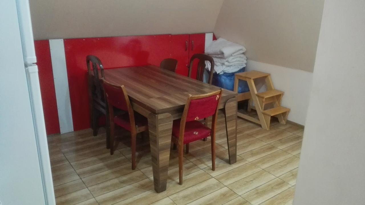 Everyday Cat Hostel Batumi Esterno foto