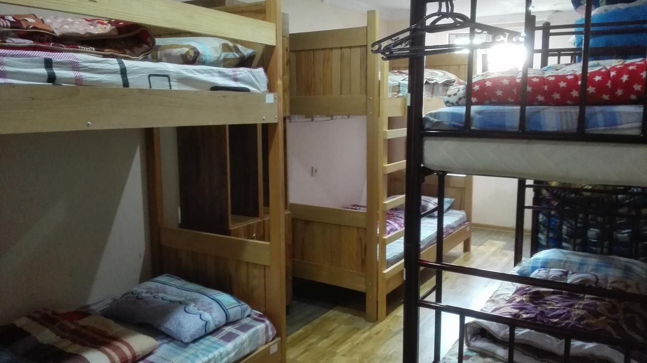 Everyday Cat Hostel Batumi Esterno foto