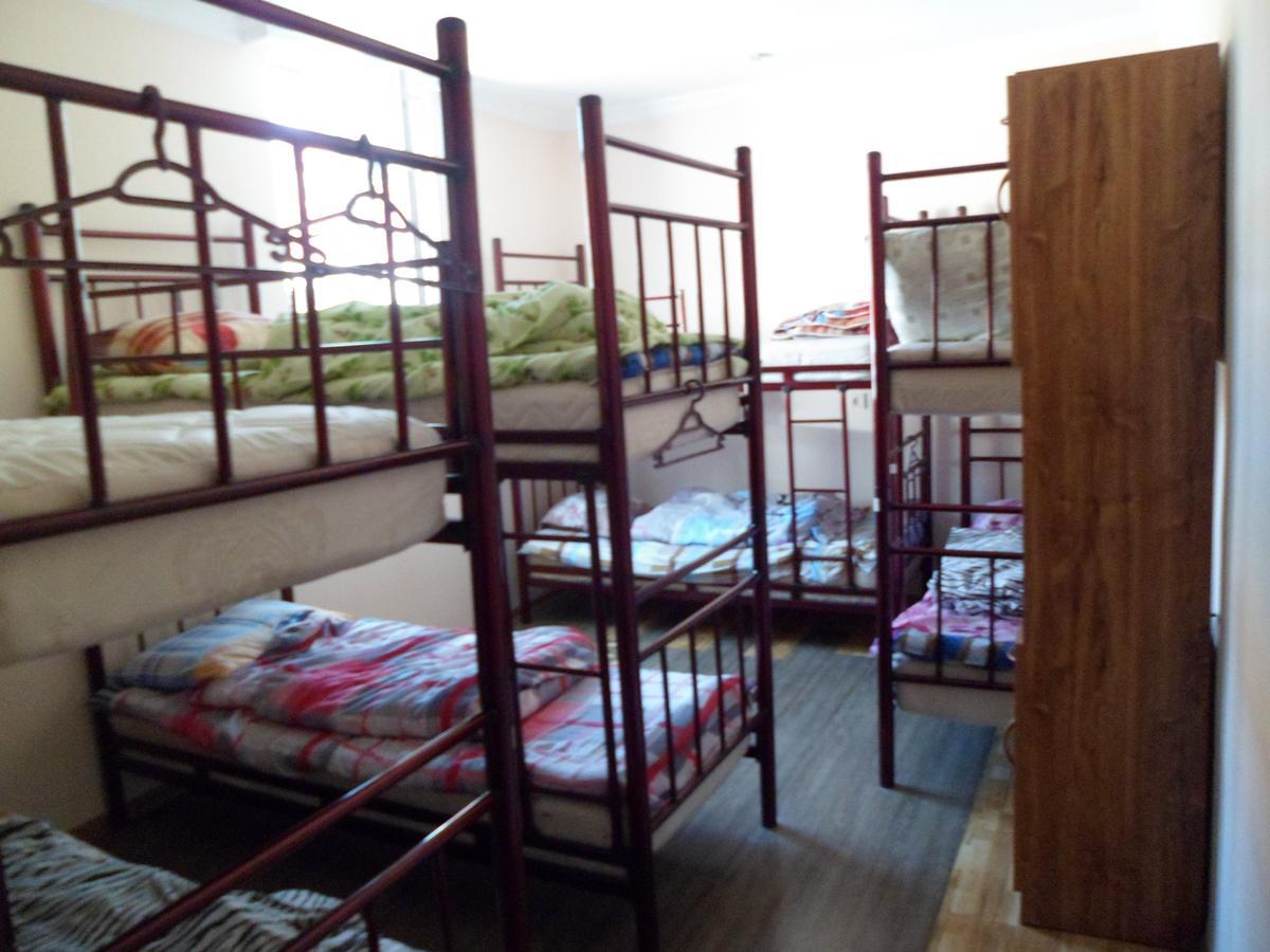 Everyday Cat Hostel Batumi Esterno foto