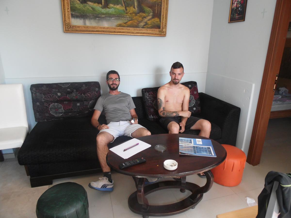 Everyday Cat Hostel Batumi Esterno foto