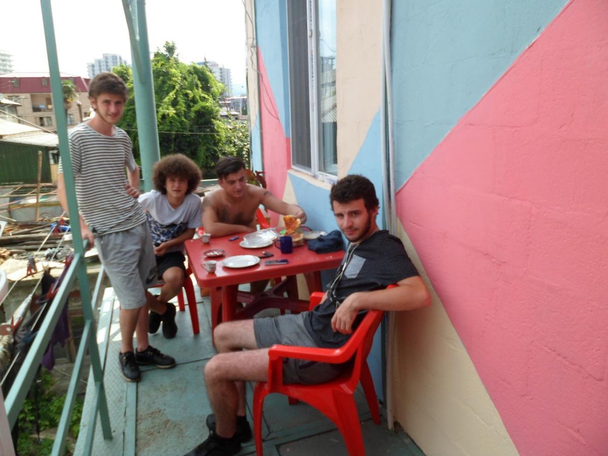 Everyday Cat Hostel Batumi Esterno foto