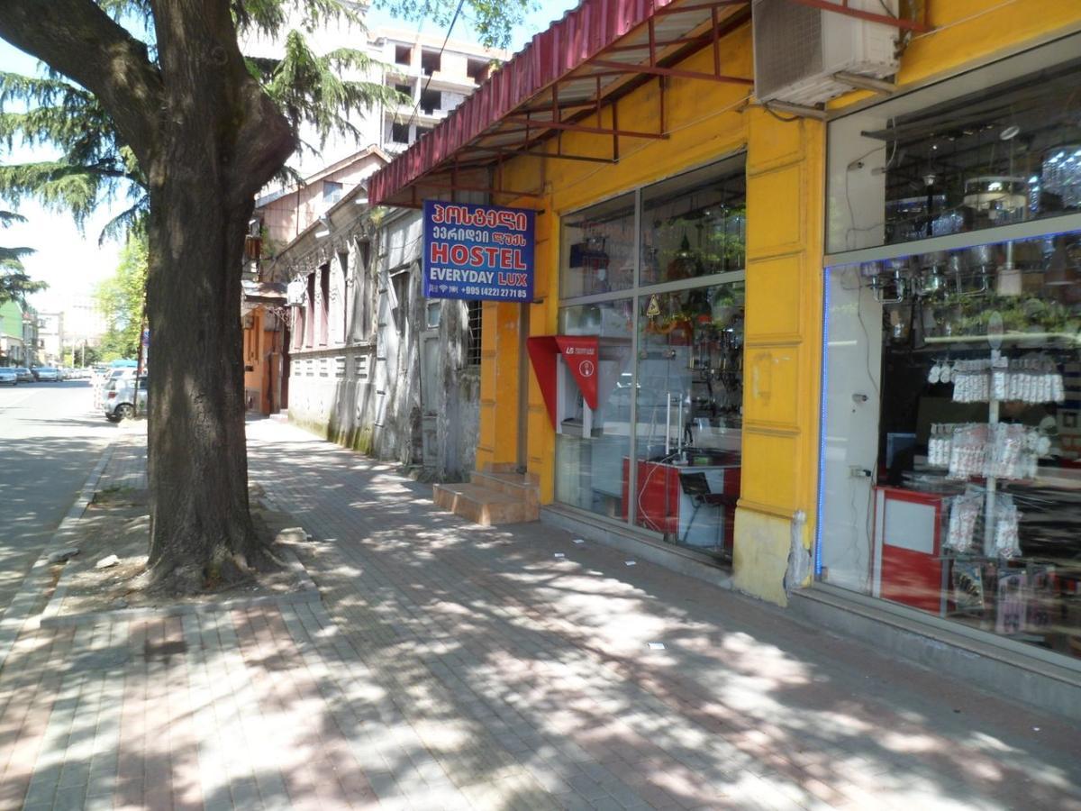 Everyday Cat Hostel Batumi Esterno foto